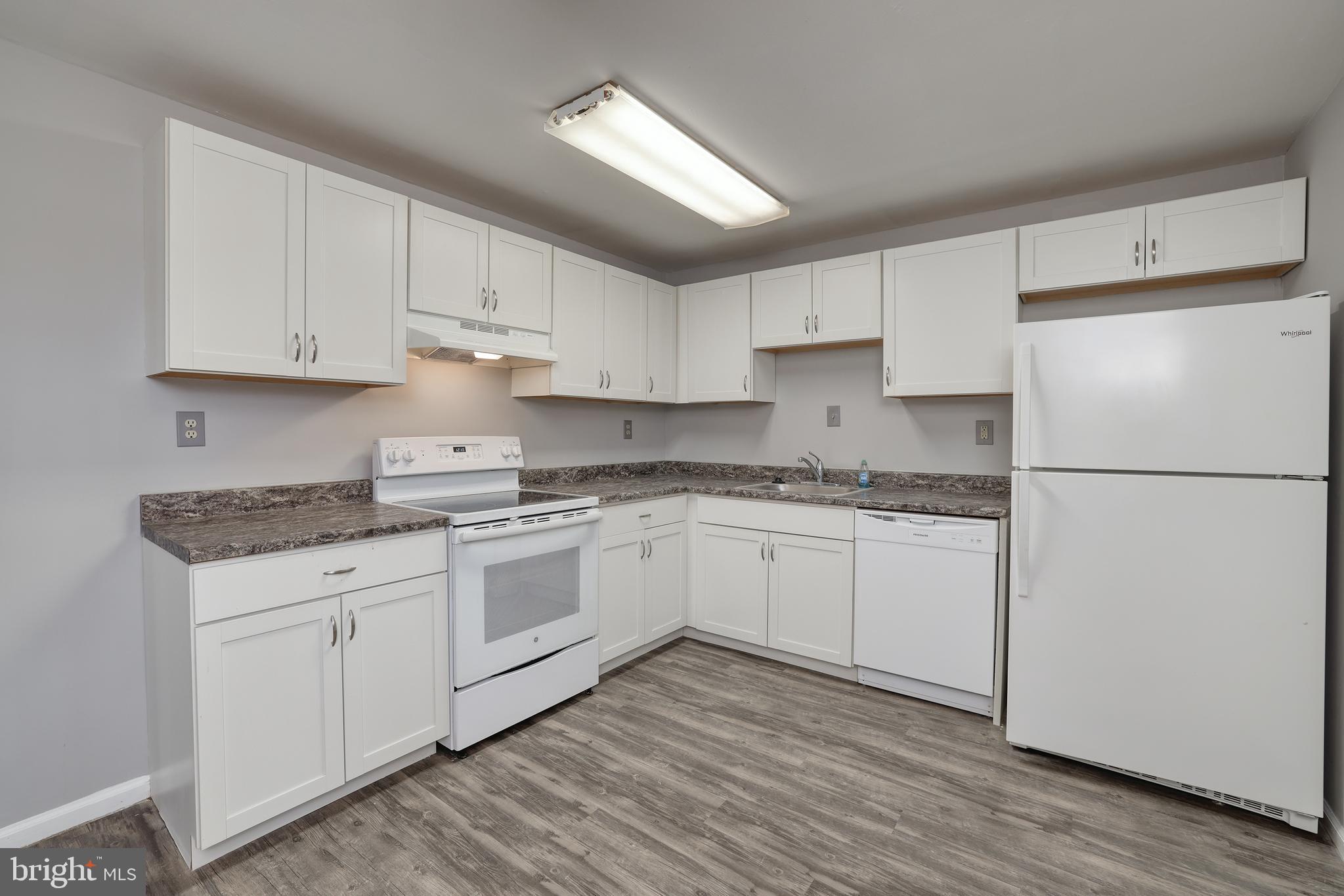 12 STONEGATE VILLAGE