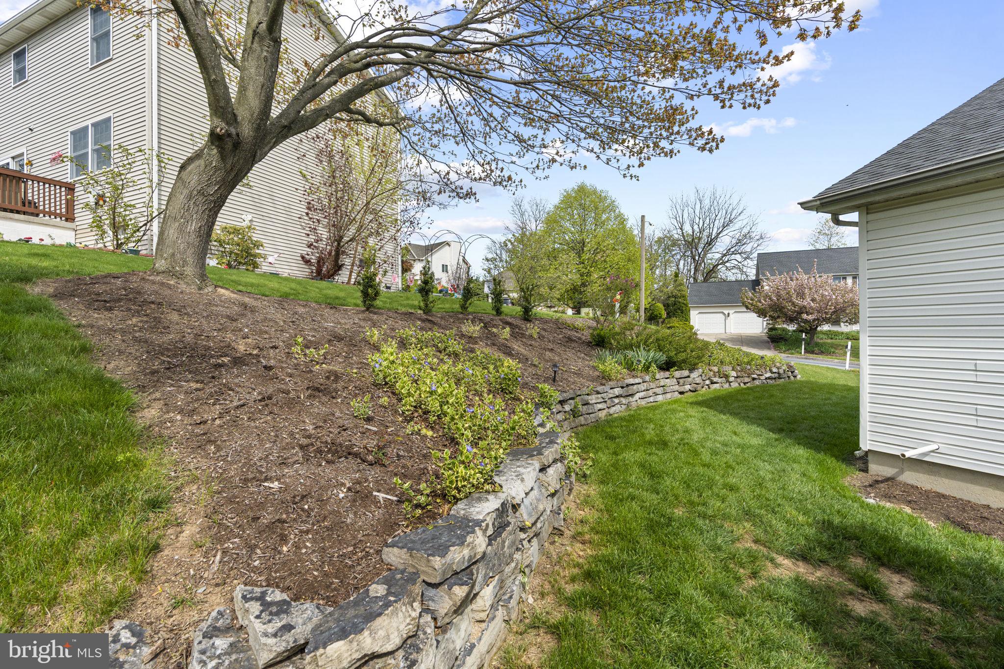 1900 LAUREL GLEN DRIVE