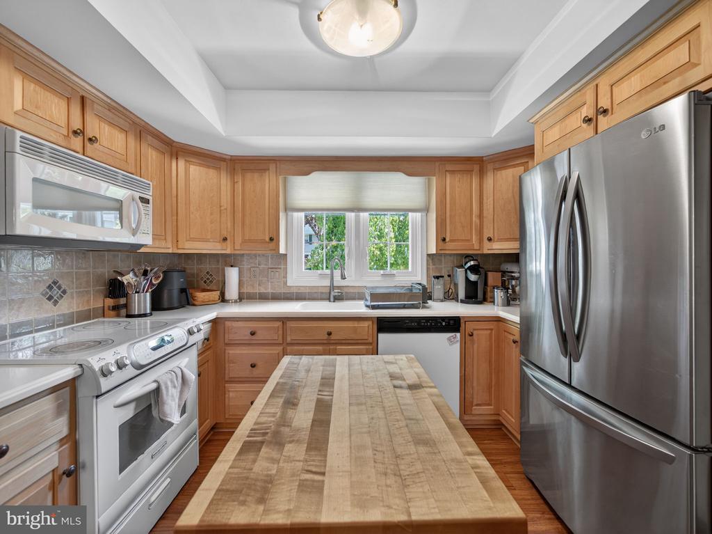 1148 CLEARWOOD DRIVE