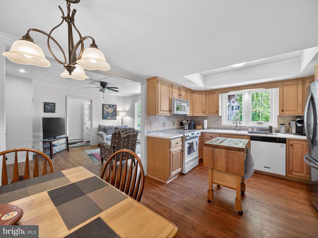 1148 CLEARWOOD DRIVE
