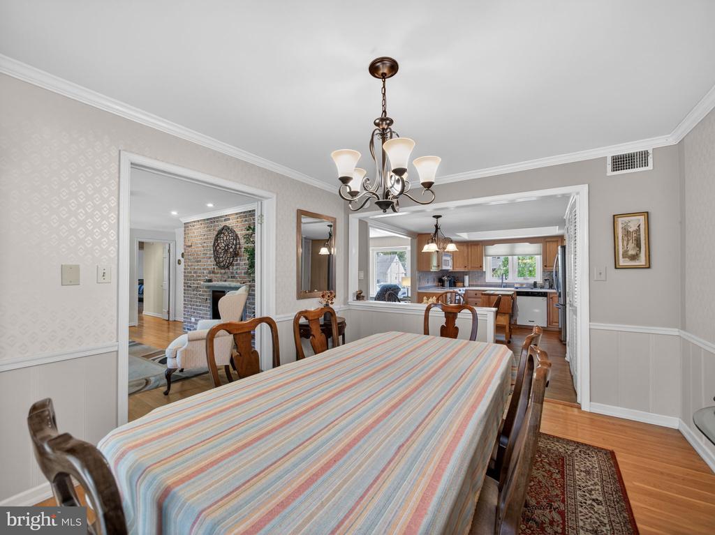 1148 CLEARWOOD DRIVE