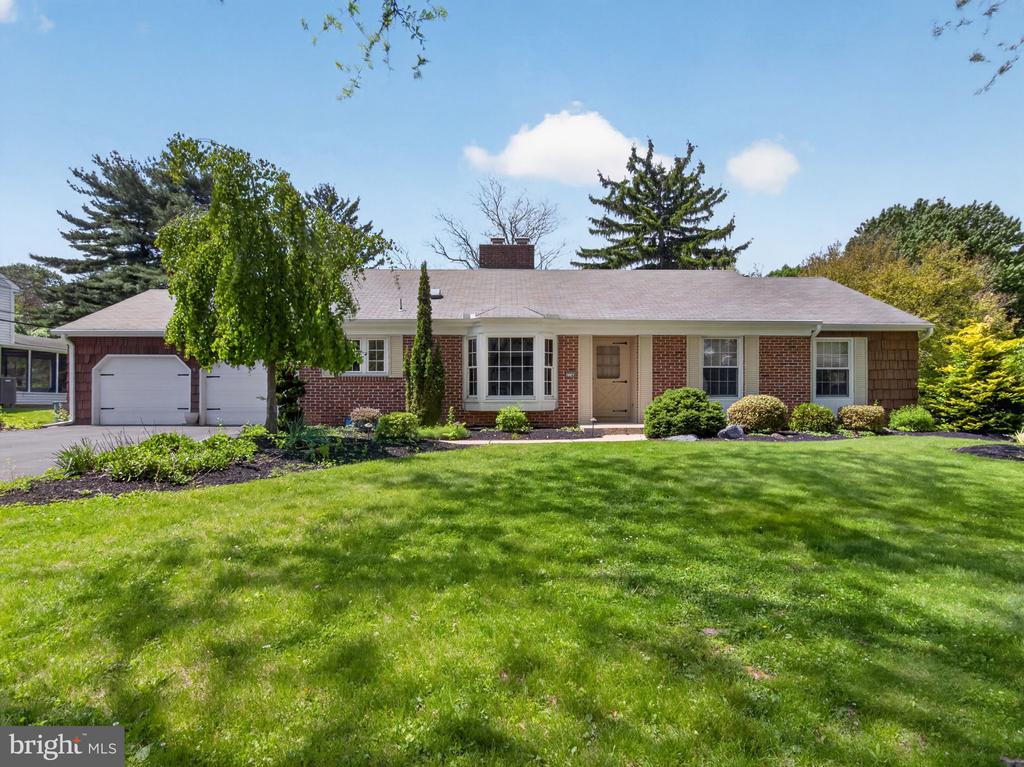 1148 CLEARWOOD DRIVE