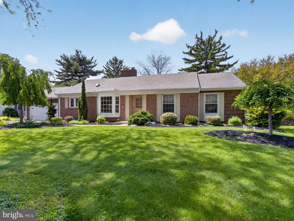 1148 CLEARWOOD DRIVE