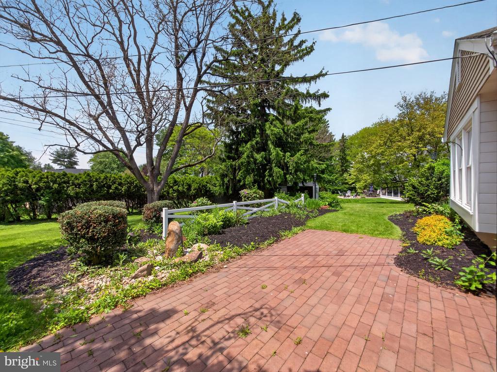 1148 CLEARWOOD DRIVE