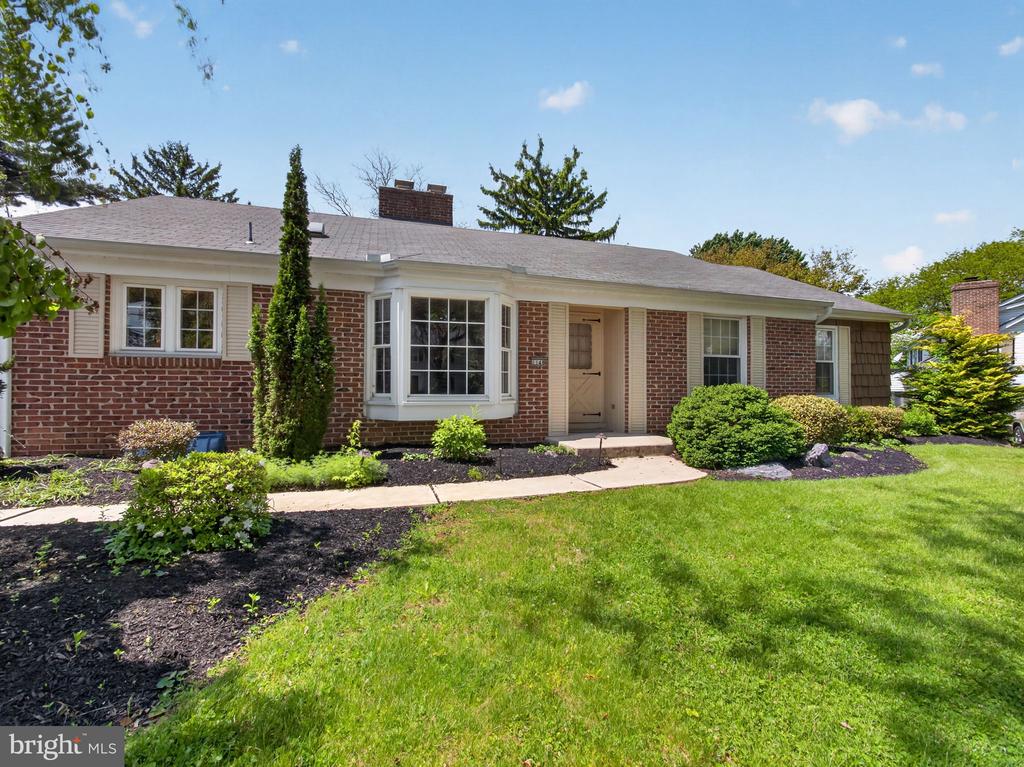 1148 CLEARWOOD DRIVE