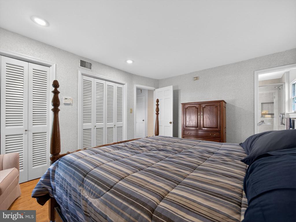 1148 CLEARWOOD DRIVE