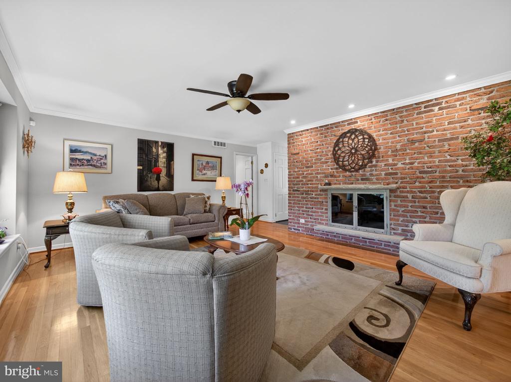 1148 CLEARWOOD DRIVE