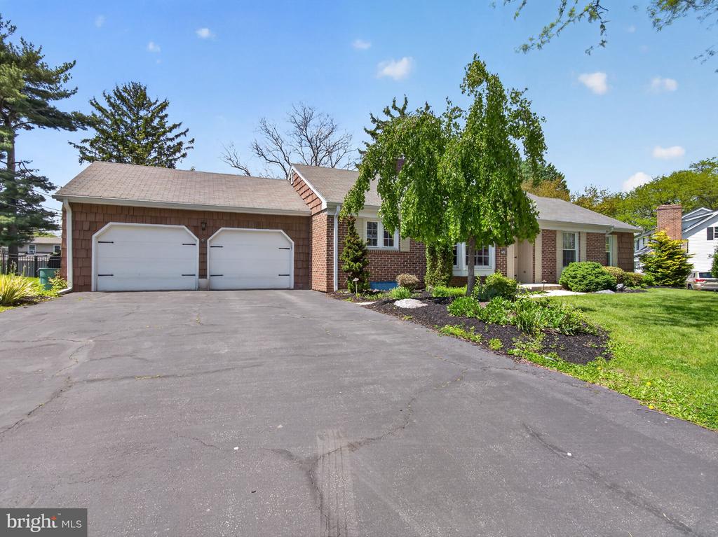 1148 CLEARWOOD DRIVE
