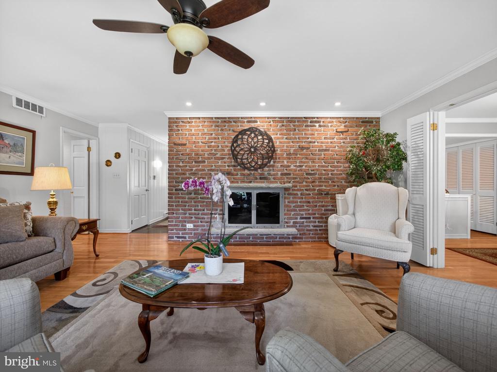 1148 CLEARWOOD DRIVE