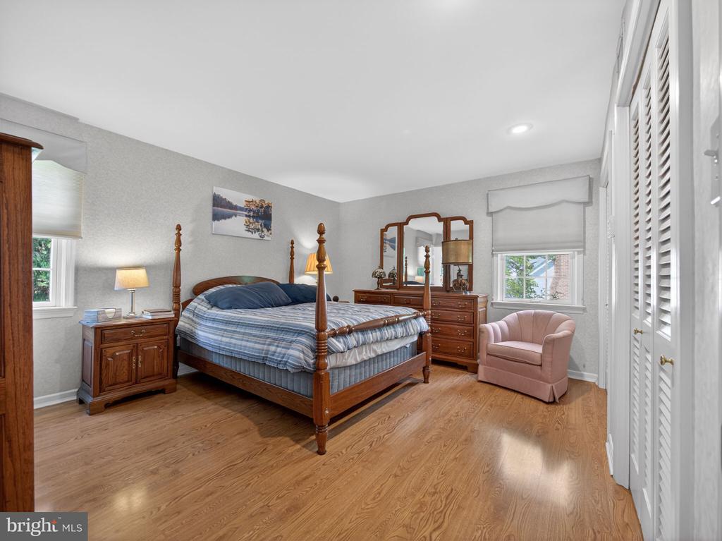 1148 CLEARWOOD DRIVE