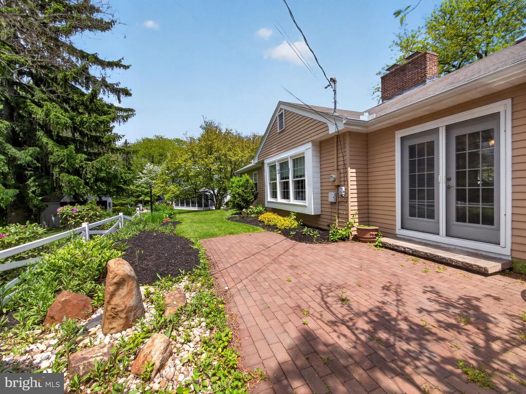 1148 CLEARWOOD DRIVE