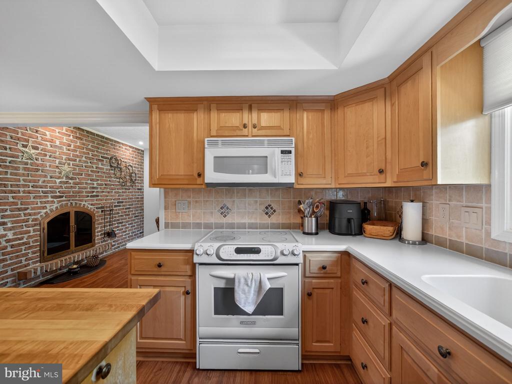 1148 CLEARWOOD DRIVE