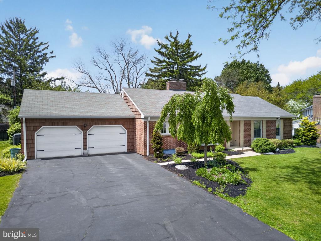 1148 CLEARWOOD DRIVE