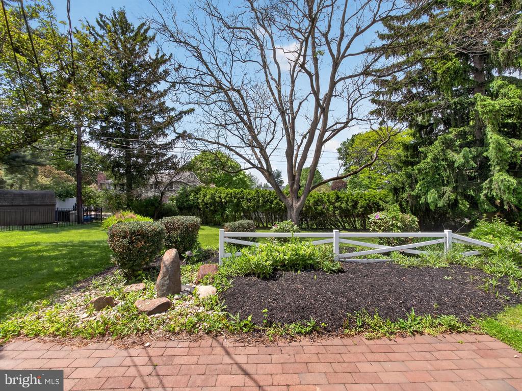 1148 CLEARWOOD DRIVE