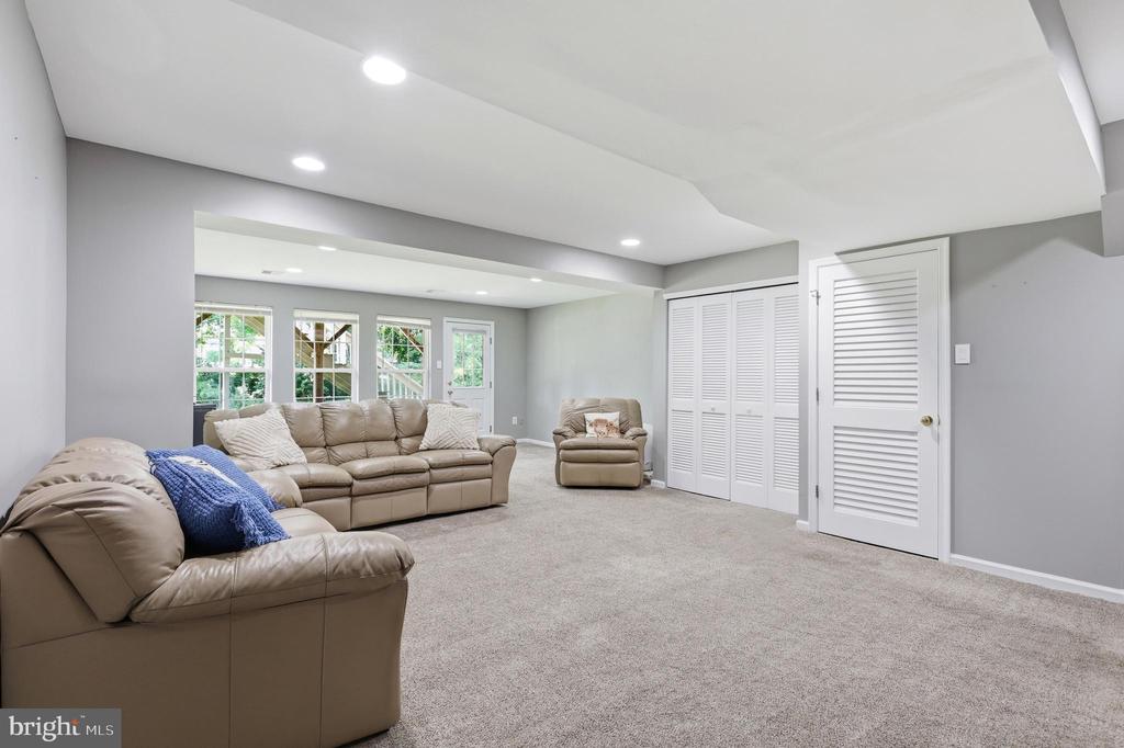 4546 JASMINE DRIVE