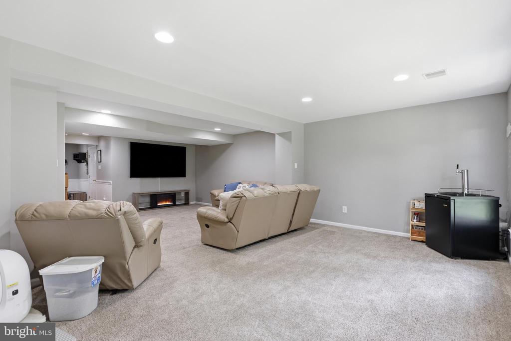 4546 JASMINE DRIVE