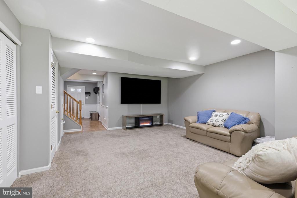 4546 JASMINE DRIVE