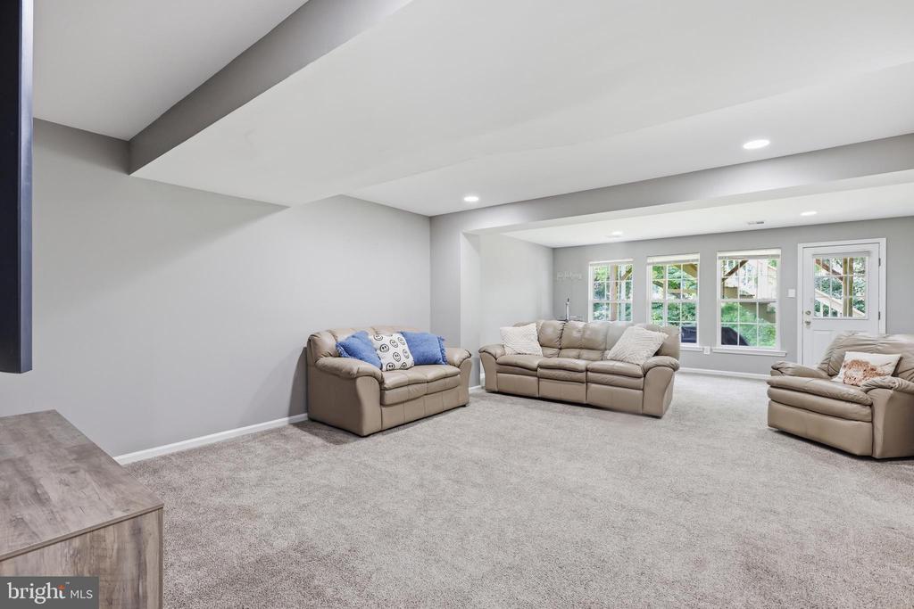 4546 JASMINE DRIVE