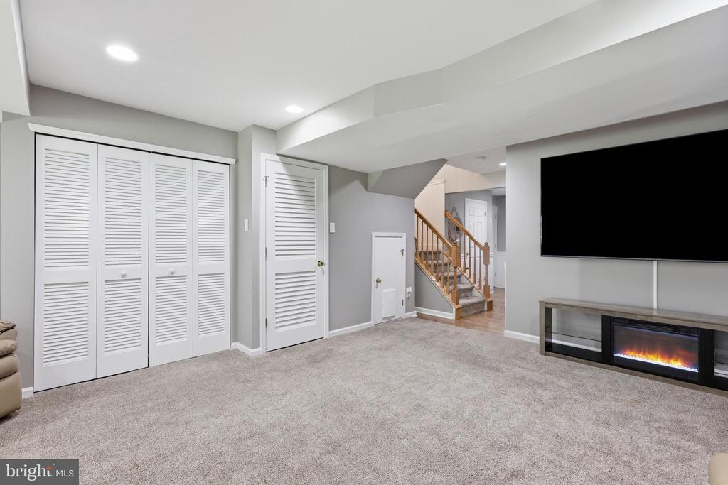 4546 JASMINE DRIVE