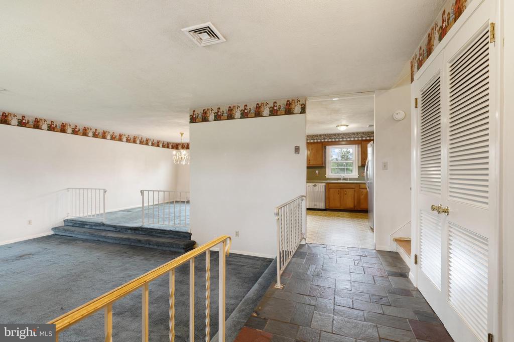1071 LARSON ROAD