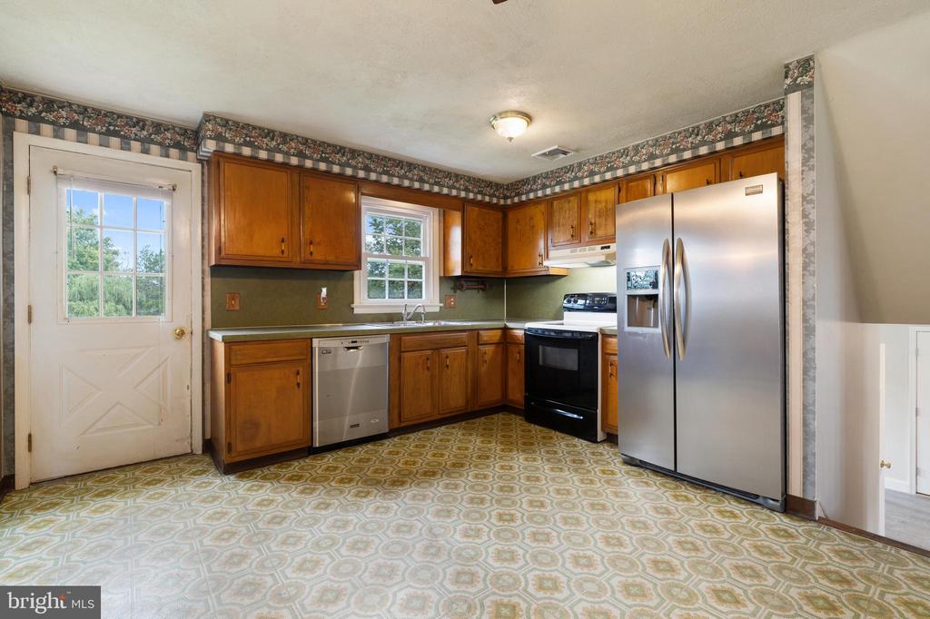 1071 LARSON ROAD