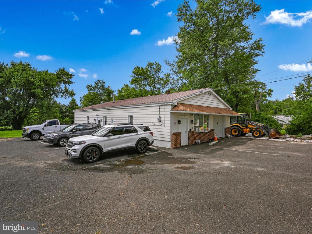 683 SUMNEYTOWN PIKE