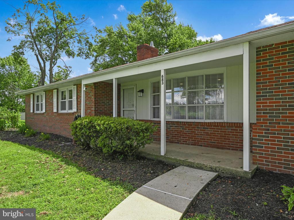 683 SUMNEYTOWN PIKE