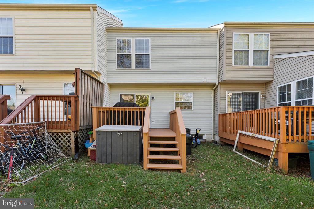 1211 HUNTER LANE