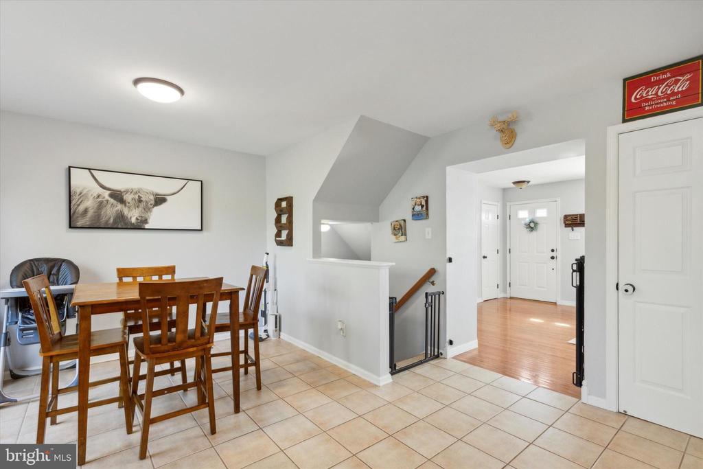 1211 HUNTER LANE