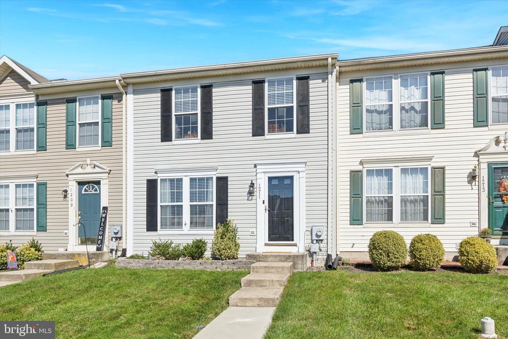 1211 HUNTER LANE
