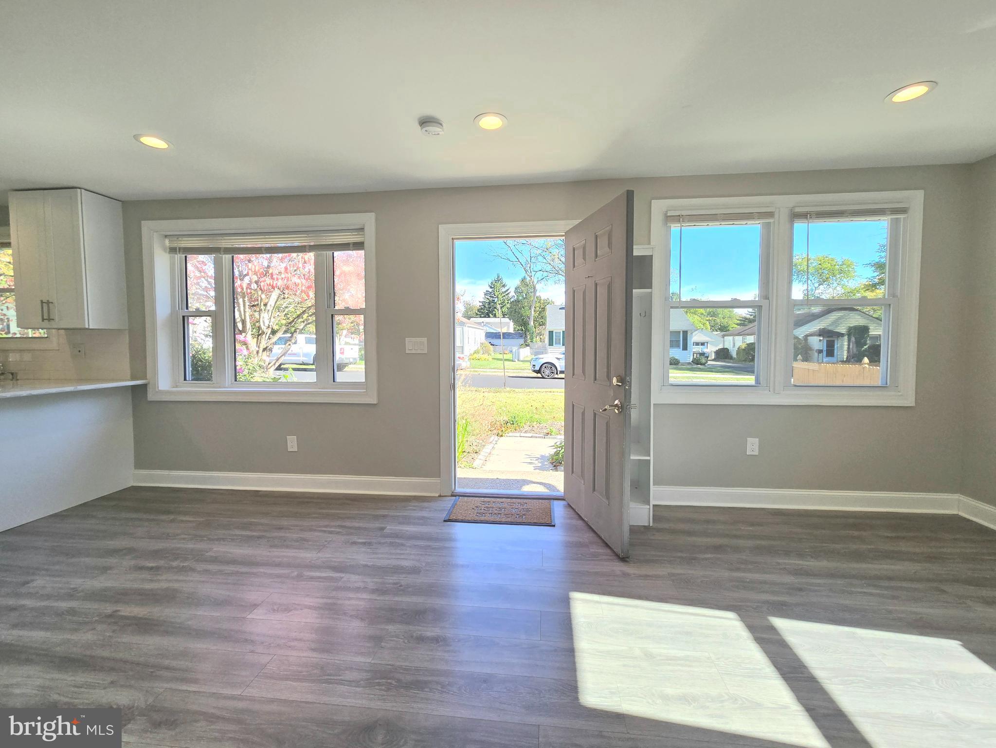 2625 FERNWOOD AVENUE