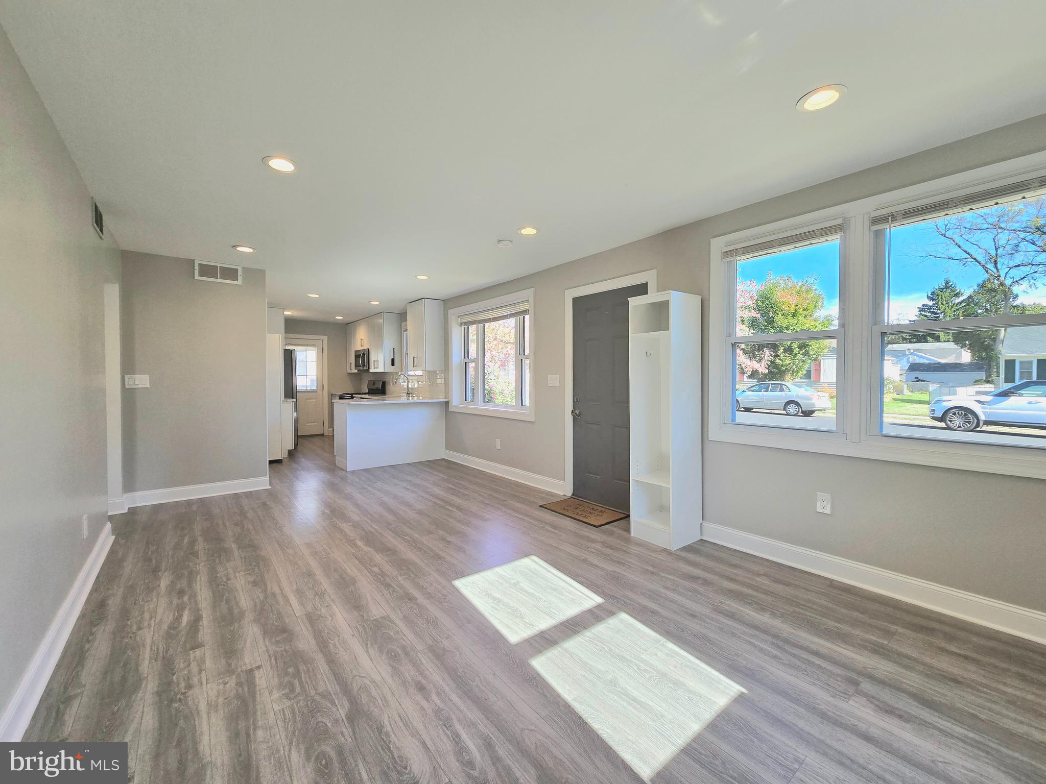 2625 FERNWOOD AVENUE