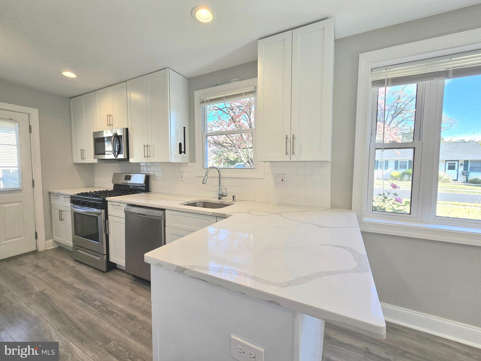 2625 FERNWOOD AVENUE