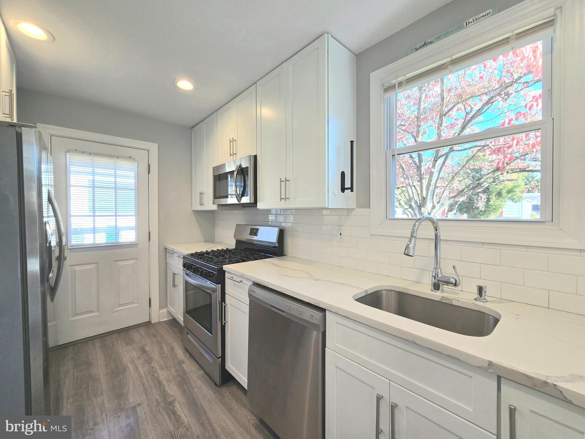 2625 FERNWOOD AVENUE