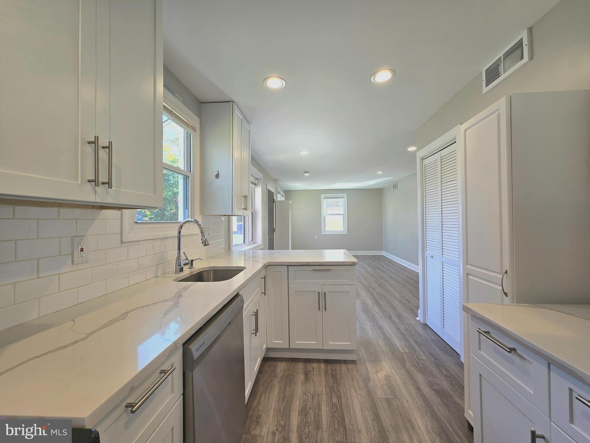 2625 FERNWOOD AVENUE