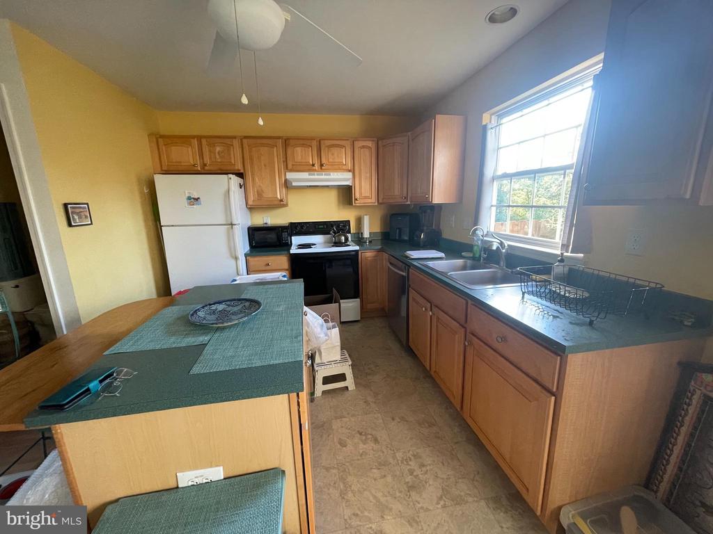 1290 HUNTER LANE