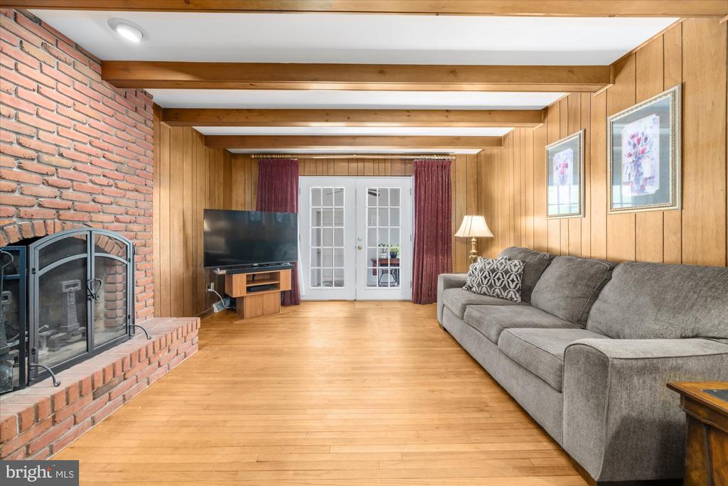 129 ROSEWOOD DRIVE