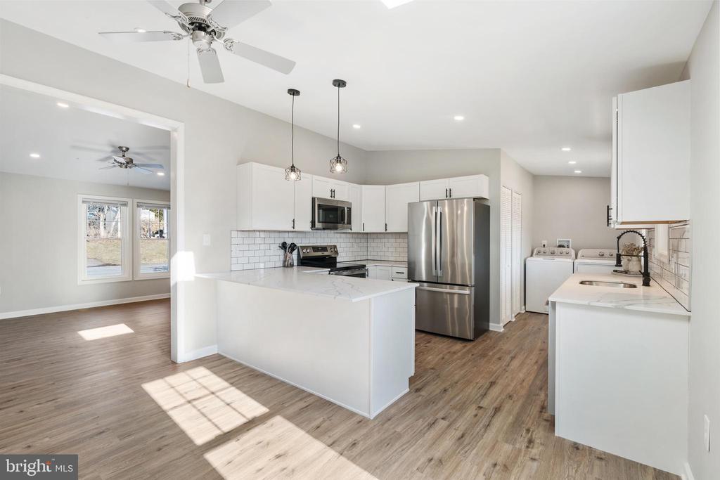 807 HOLLY DRIVE