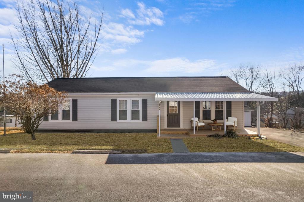 807 HOLLY DRIVE