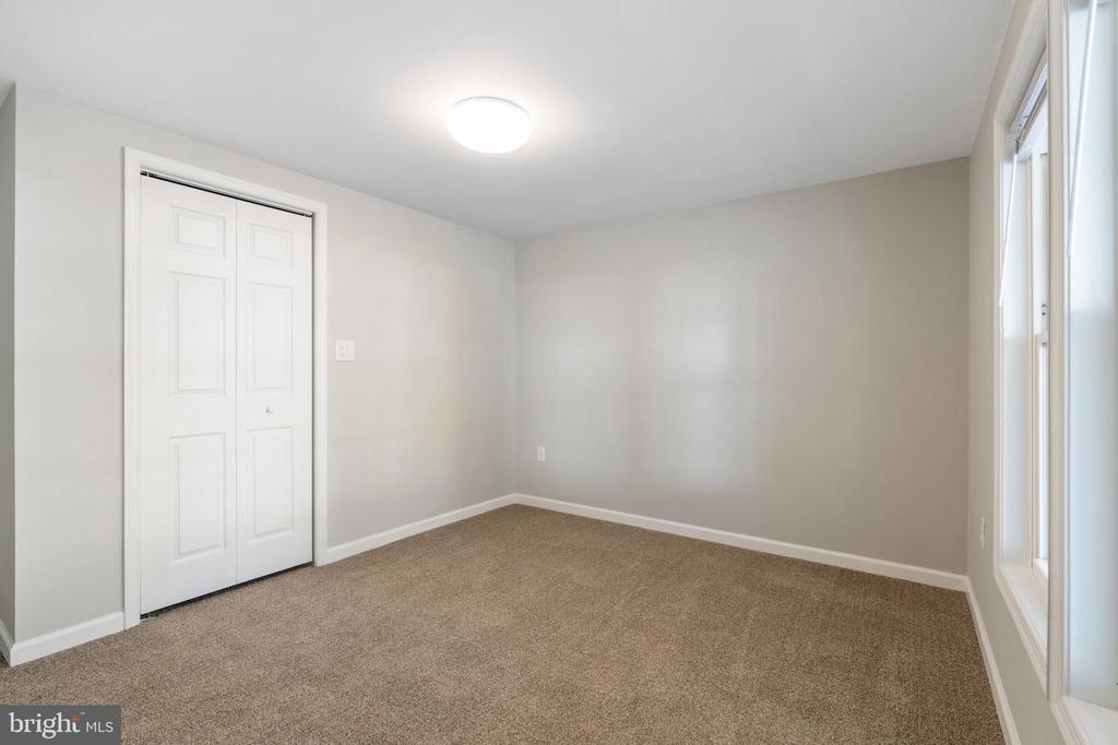 807 HOLLY DRIVE