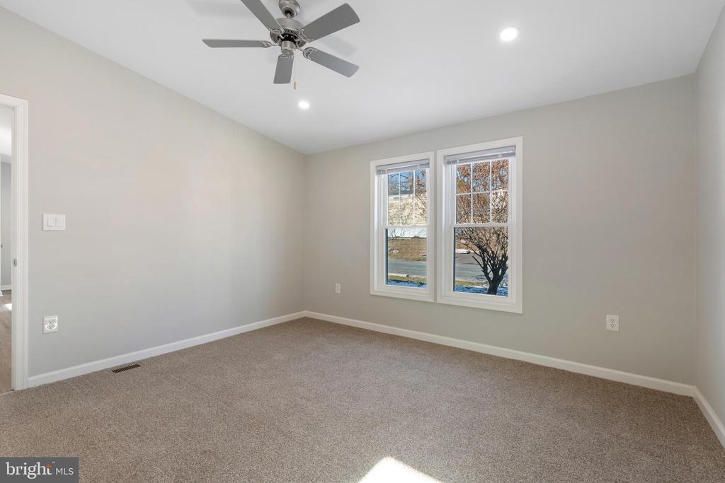 807 HOLLY DRIVE