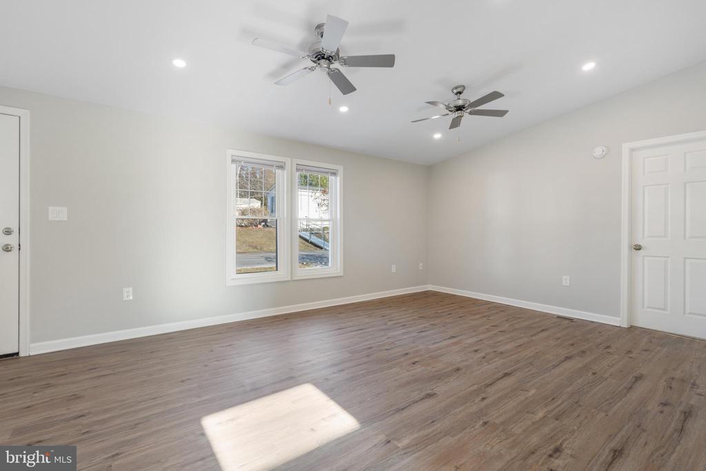 807 HOLLY DRIVE