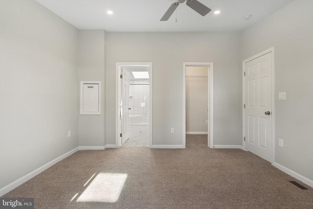 807 HOLLY DRIVE