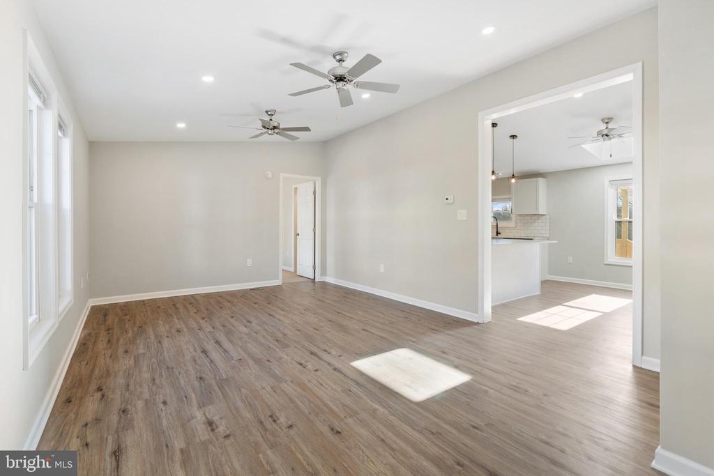 807 HOLLY DRIVE