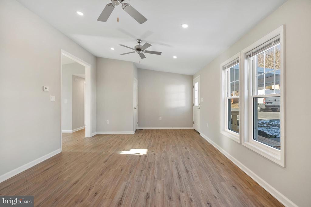 807 HOLLY DRIVE
