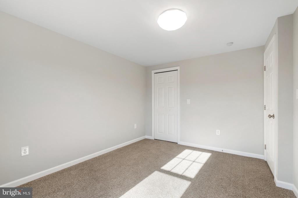 807 HOLLY DRIVE