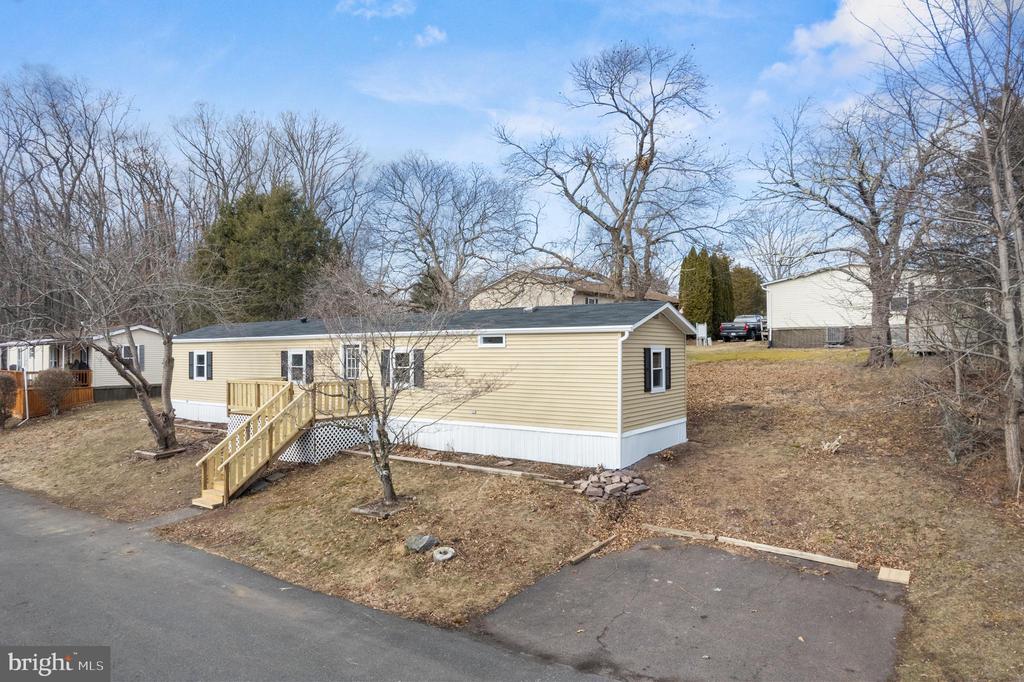806 HOLLY DRIVE