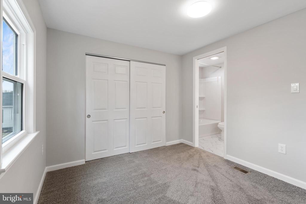 806 HOLLY DRIVE