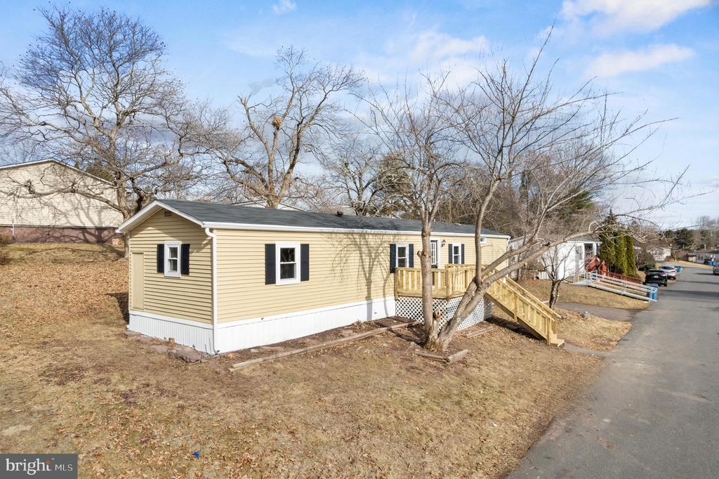 806 HOLLY DRIVE