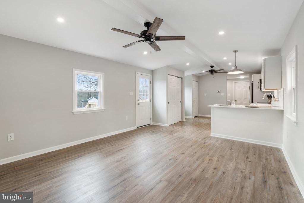 806 HOLLY DRIVE
